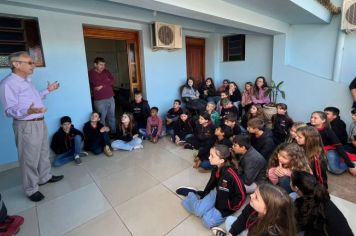 Alunos da EMEF Carlos Altermann visitam a Prefeitura Municipal