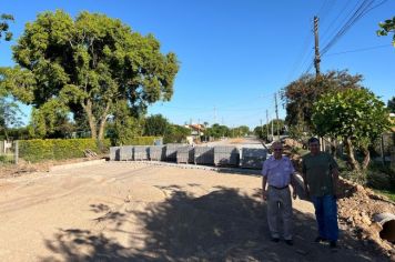 Pavimentação da Rua Roberto Krügel segue avançando