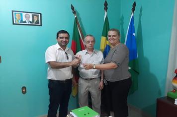 Chave da Escola Alfredo Schlesner é entregue oficialmente ao município