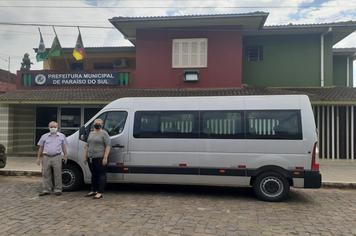 Município adquiriu Van 0km para realizar transporte escolar