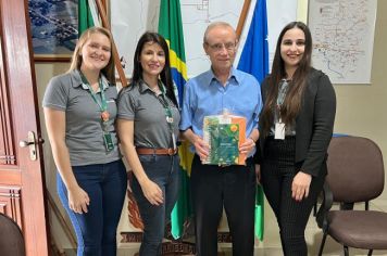 Visita de cortesia da equipe da Cresol ao gabinete do prefeito Artur Ludwig