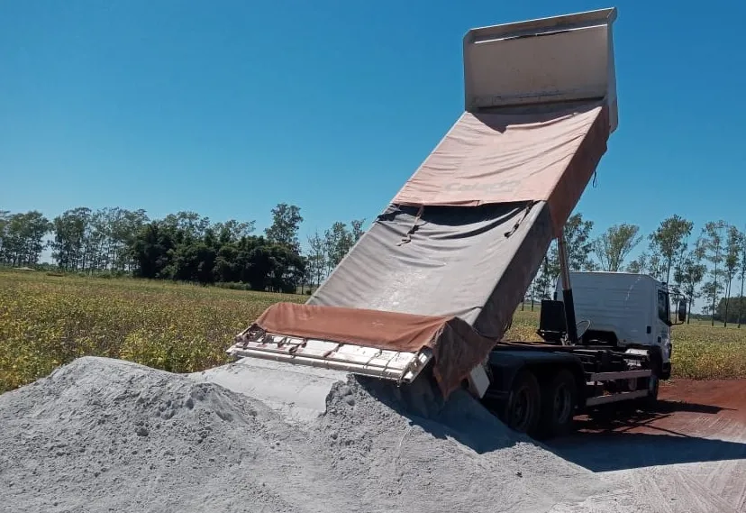 Reunião com beneficiário do  Programa Municipal de Calcário 